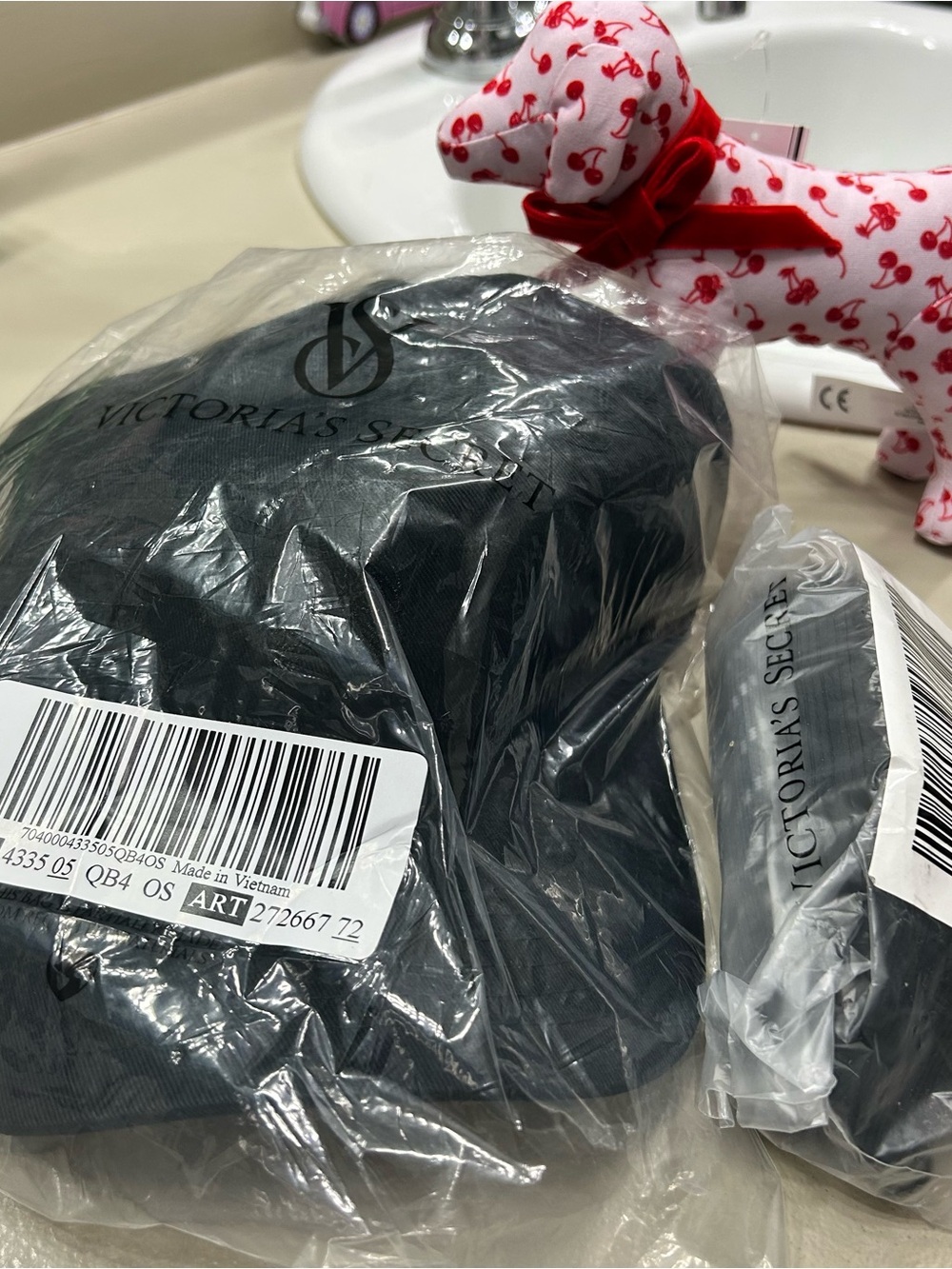 Victoria’s Secret Hat & charm mini bag black NWT Hat $29 charm $19 2 items - Picture 9 of 14